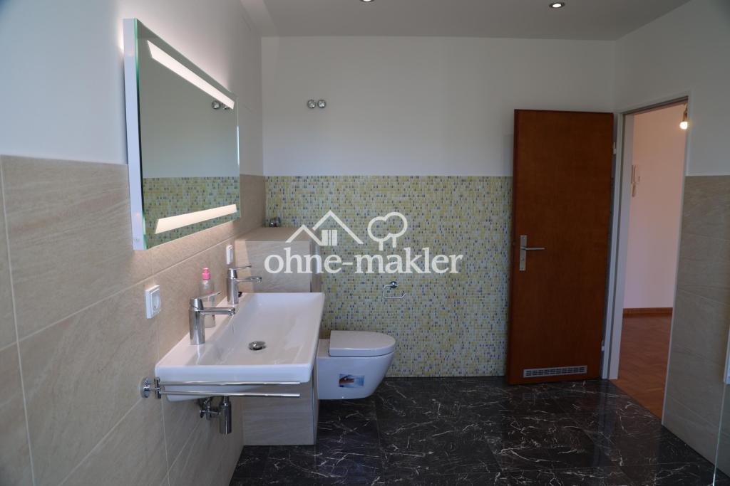 Wunderschöne 2,5-Zimmer Whg mit Panoramablick, Balkon + Tiefgarage - Foto 5
