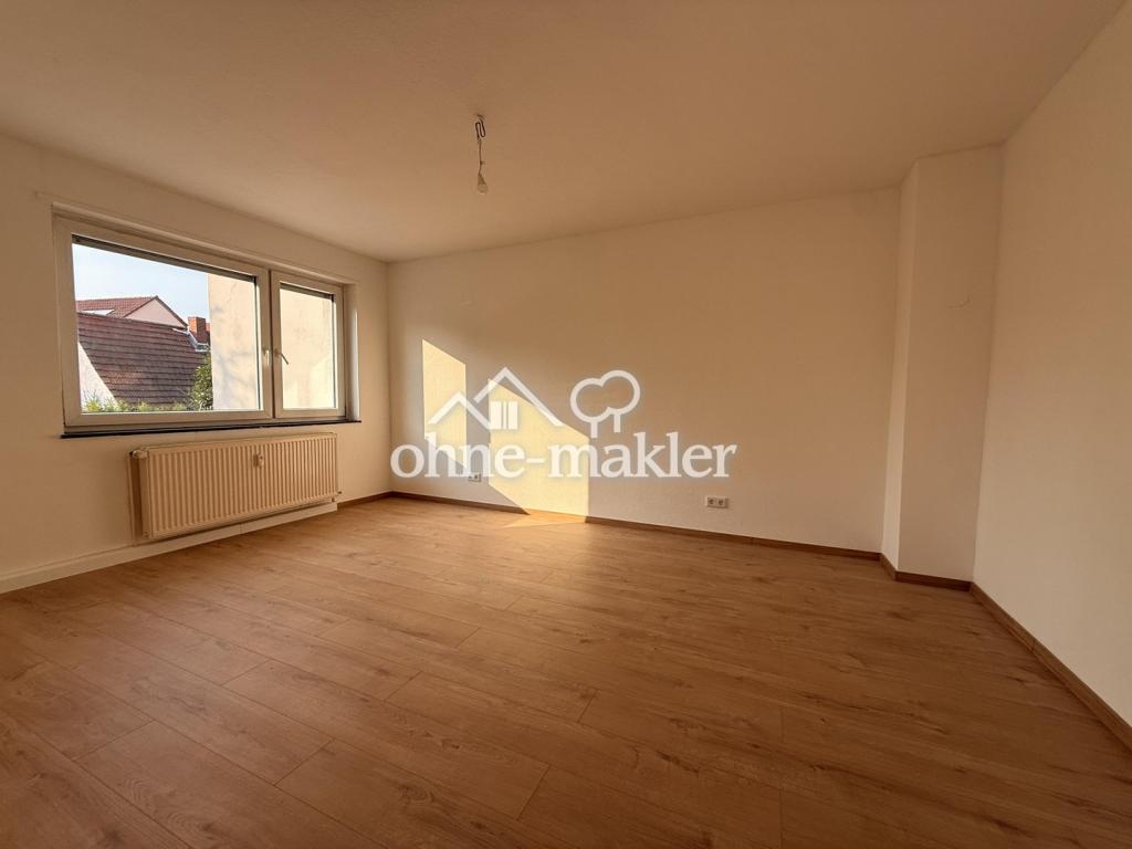 Erstbezug nach Renovierung: 2 Zimmer, neue Einbauküche, Loggia und Gartenmitbenutzung - Foto 1
