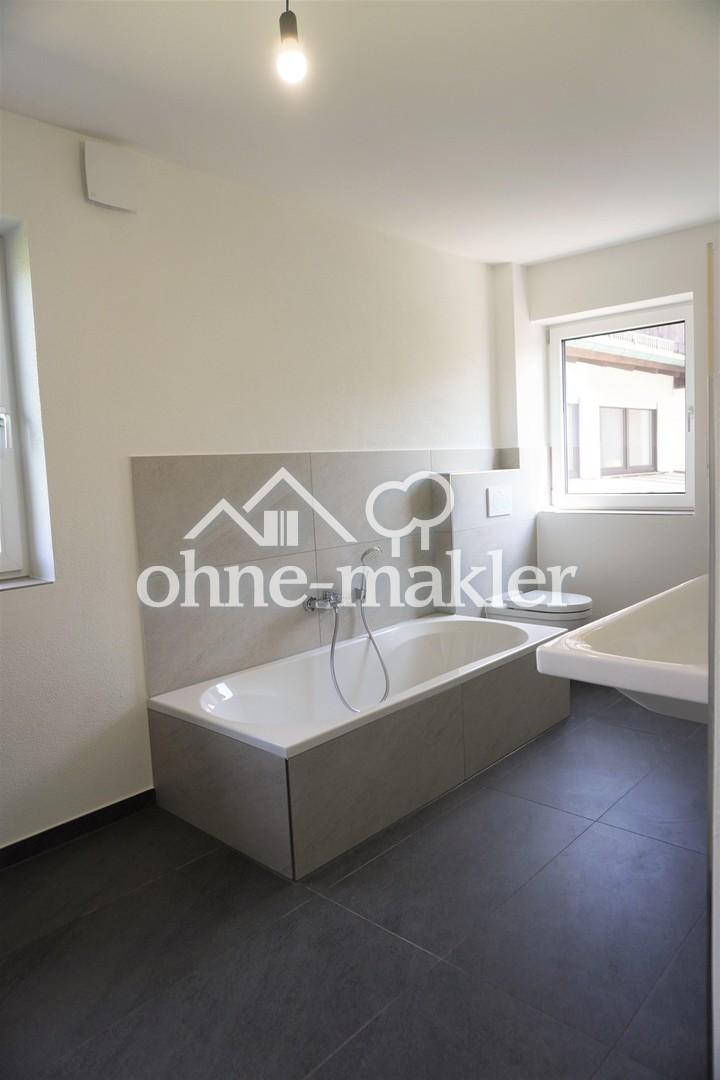 Exklusive Neubau-Doppelhaushälfte – PV, Wallbox, Kühlung, 2 Garagen – Ampfing - Photo 3