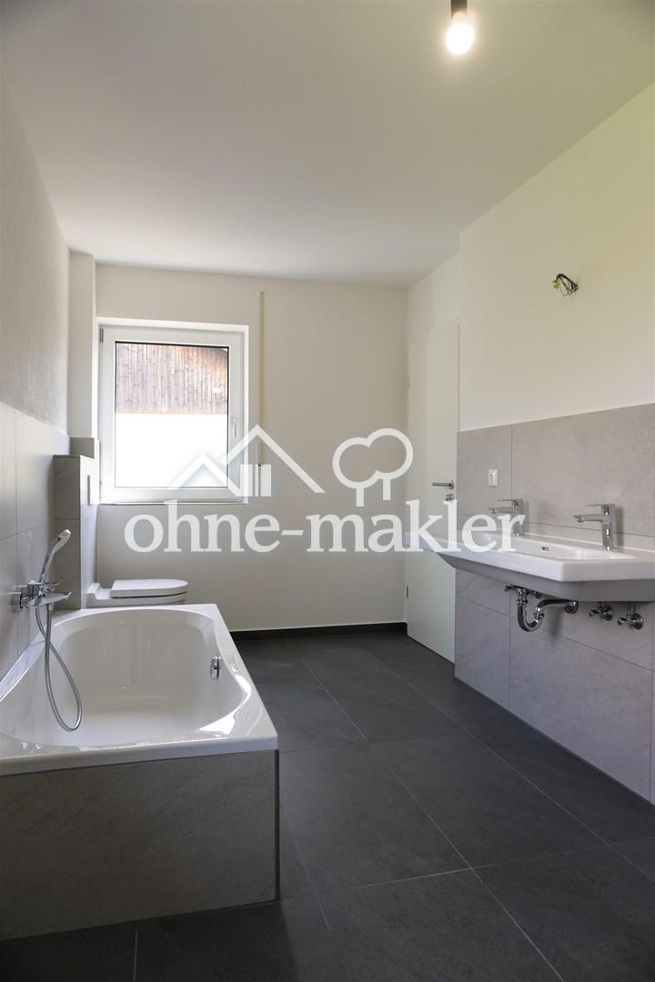 Exklusive Neubau-Doppelhaushälfte – PV, Wallbox, Kühlung, 2 Garagen – Ampfing - Photo 2