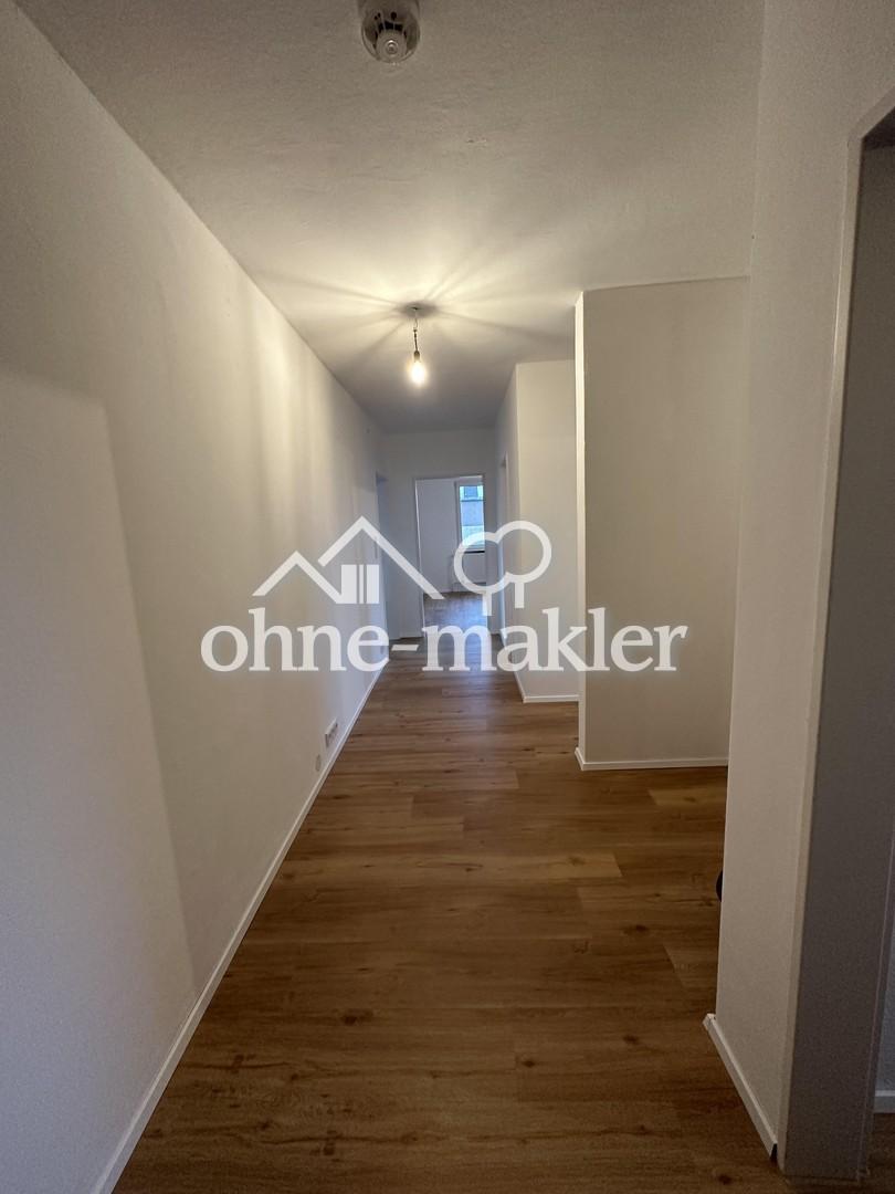 Exklusiv modernisierte 3-Zimmer-Wohnung mit Südbalkon, neuem Bad & Einbauküche - Photo 5