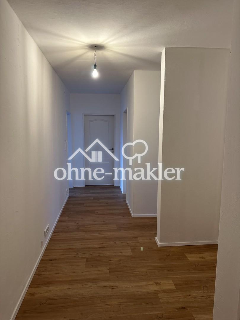Exklusiv modernisierte 3-Zimmer-Wohnung mit Südbalkon, neuem Bad & Einbauküche - Photo 4