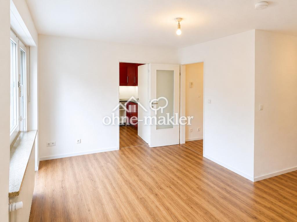 Frisch renovierte 1-Zimmer-Wohnung mit großem Südbalkon, EBK, Stellplatz u. Aufzug - Photo 1