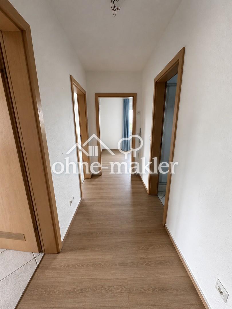Modernisierte 2-Zimmer-Wohnung mit Einbauküche, Balkon & Carport - Photo 5