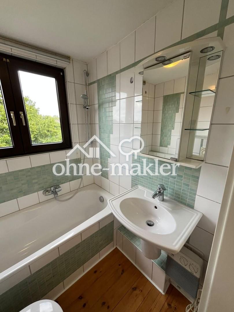 Charmante Dachgeschosswohnung mit neuer Einbauküche – ruhige Lage in Heiligenhaus - Photo 5