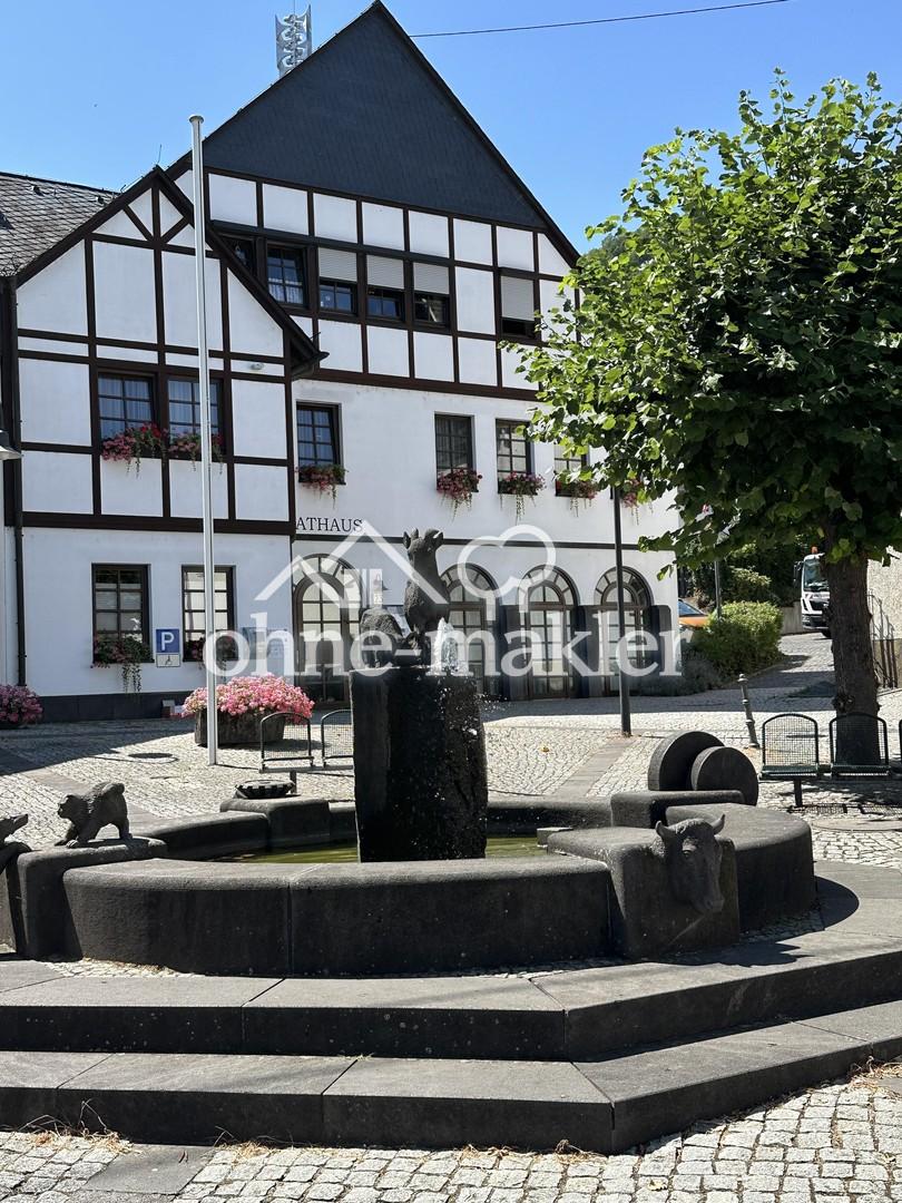Einzigartiges Wohnen im Rathaus: Großzügige 4-Zimmer-Wohnung mit Garten & Stellplatz! - Foto 2