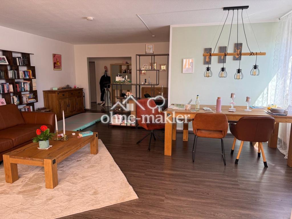 Helle, lichtdurchflutete 3 – Zimmer - Whg. inkl. EBK, Tiefgaragenstellplatz, Balkon und Kellerabteil - Photo 1