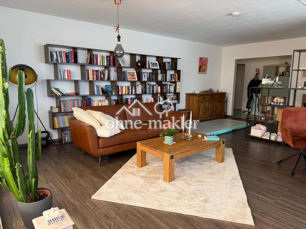 Helle, lichtdurchflutete 3 – Zimmer - Whg. inkl. EBK, Tiefgaragenstellplatz, Balkon und Kellerabteil - Photo 2