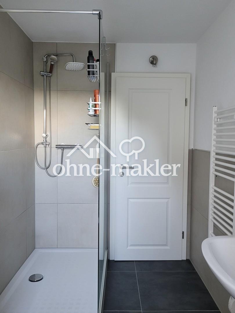 Sanierte 2-Zimmer-Dachgeschosswohnung mit Einbauküche - Photo 5