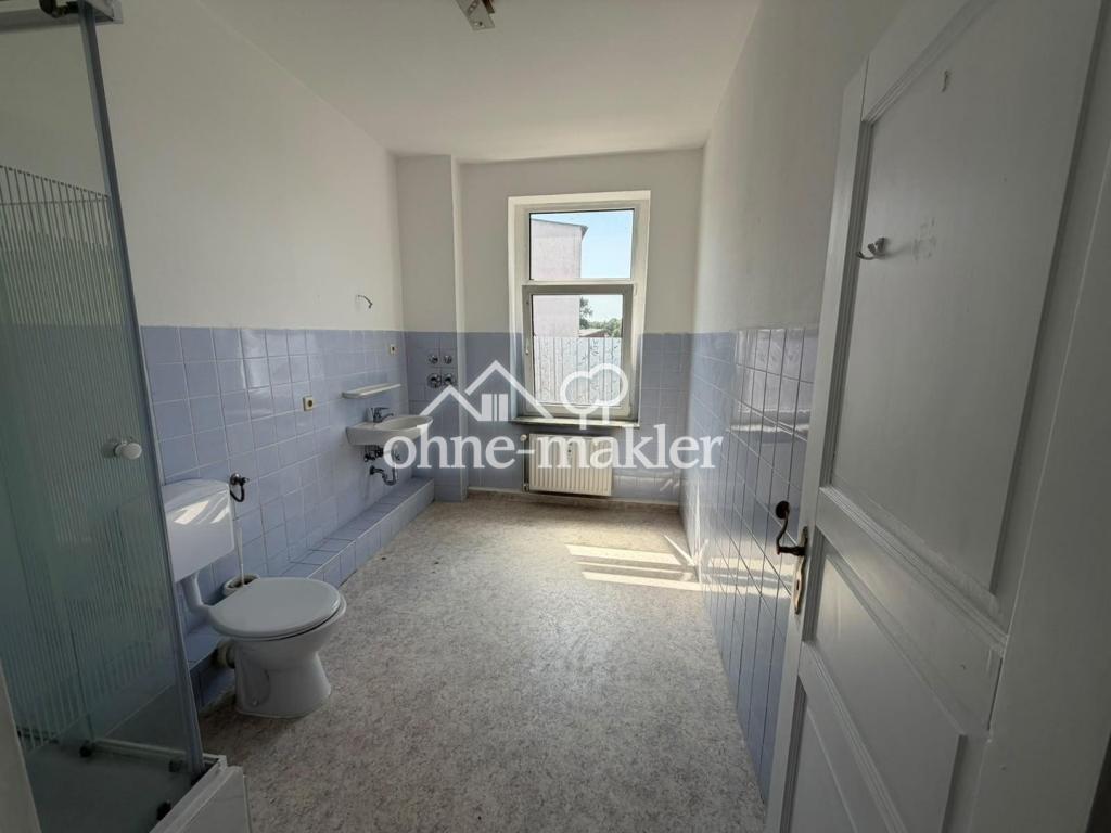 Erstbezug nach Sanierung: helle 3-Zimmer Altbau Whg. mit EBK im Herzen der Stadt - Photo 2