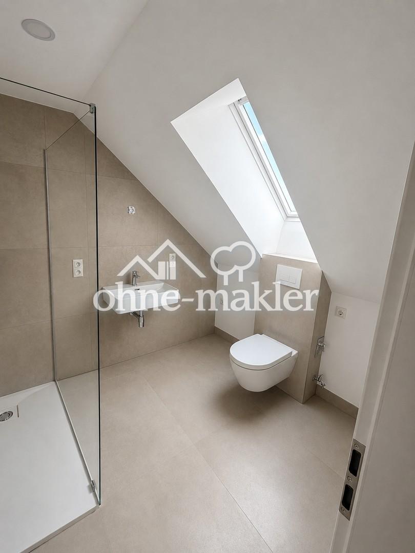 Erstbezug - Kernsanierte 2-Zimmer-DG-Wohnung mit Fernblick - Photo 2