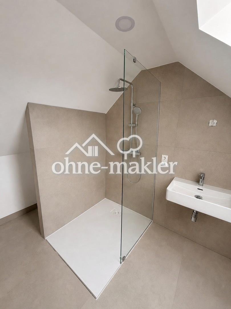 Erstbezug - Kernsanierte 2-Zimmer-DG-Wohnung mit Fernblick - Photo 1