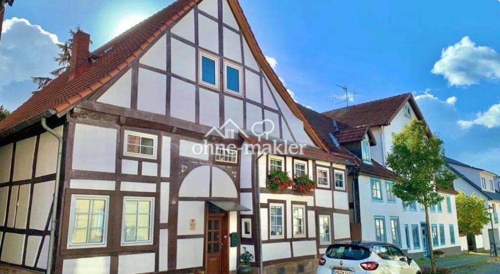 Bückeburg: Zentral gelegene 3-iZimmerwohnung in schönem Fachwerkhaus zu vermieten - Foto 1