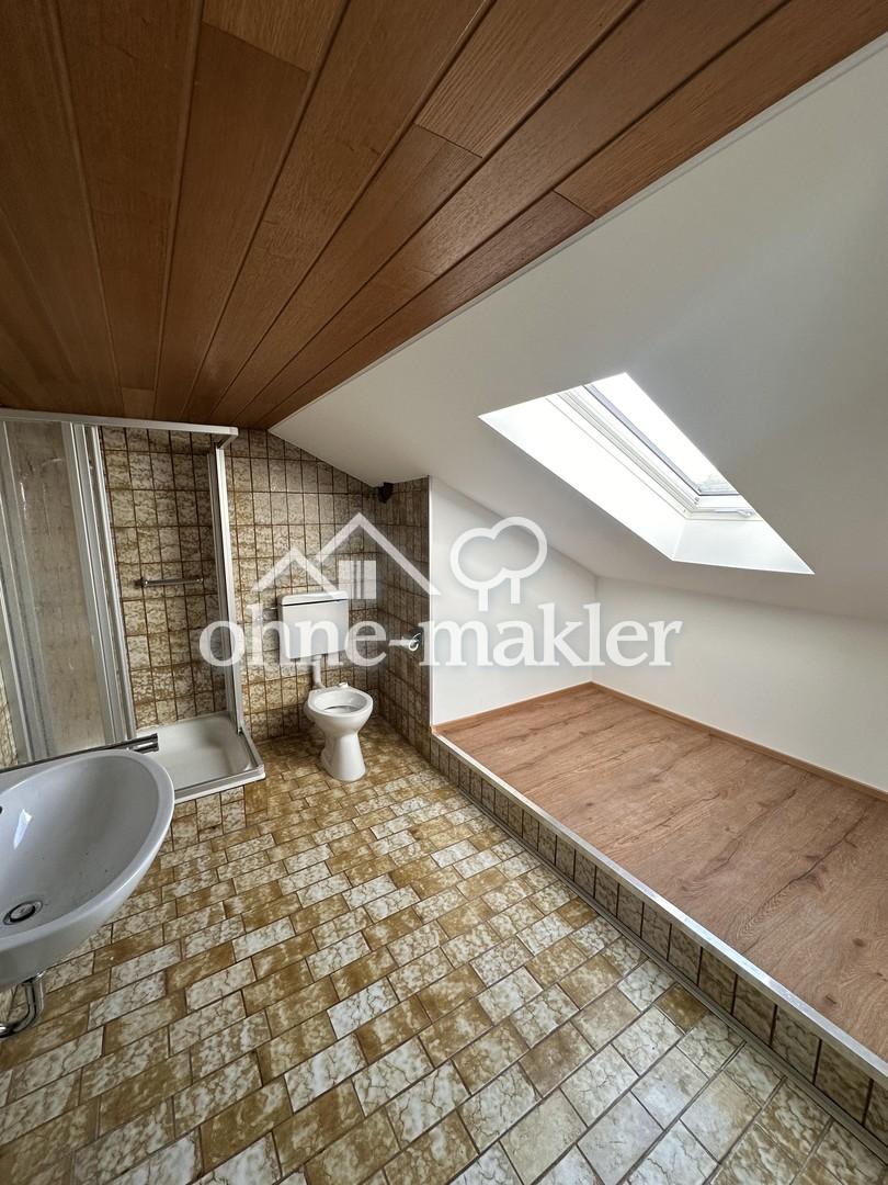 renovierte 2-Zimmer-Dachgeschosswohnung in ruhiger Lage - Foto 2