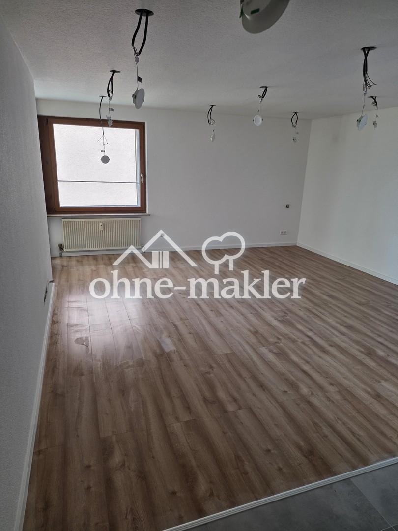 Frisch renovierte 1-Zimmer-Wohnung mit Wintergarten & Stellplatz in Ludwigsburg-Neckarweihingen - Photo 1