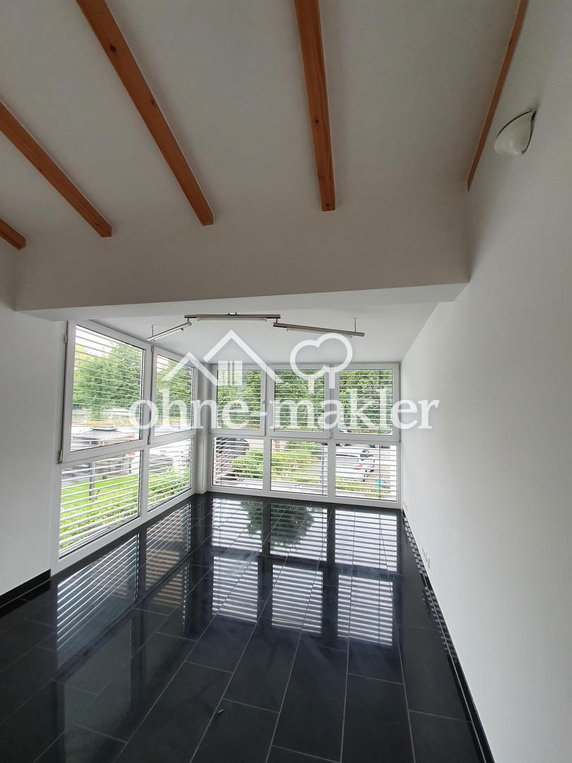 Diese moderne DHH steht für Sie und Ihre Familie in 85716 Unterschleißheim-Hollern bereit. - Photo 1