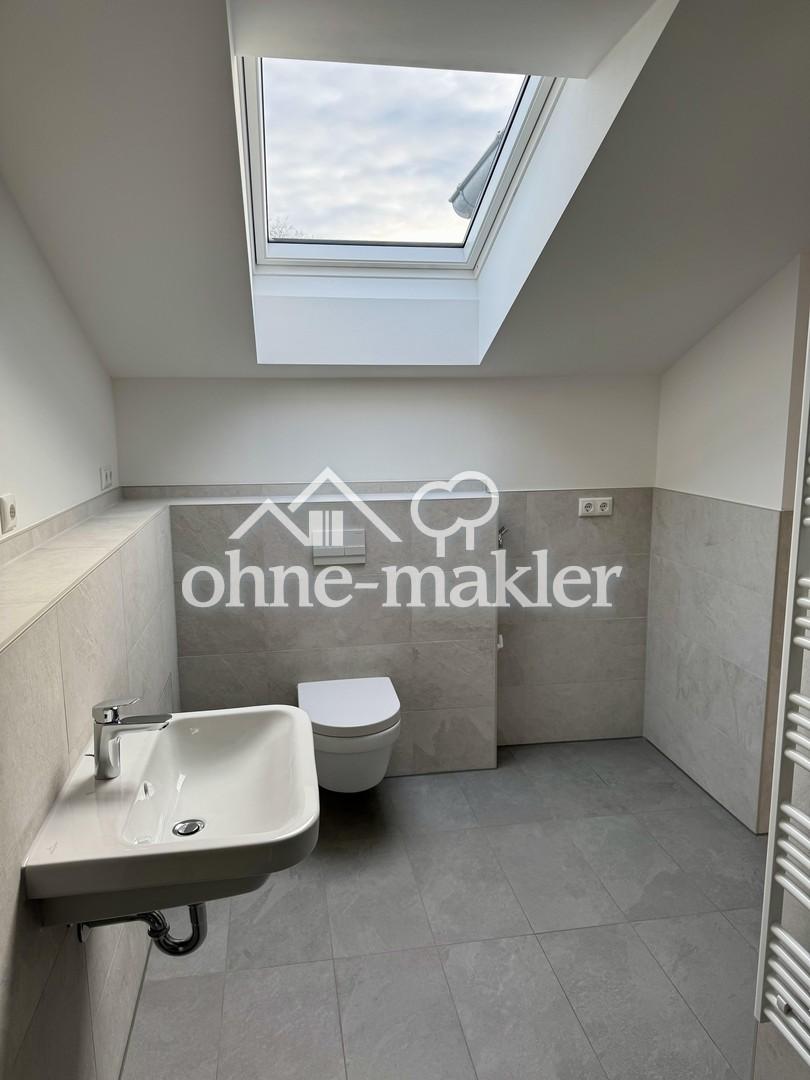 Helle 3-Zimmer Wohnung mit Einbauküche, großer Dusche, Balkon und Stellplatz - Photo 4