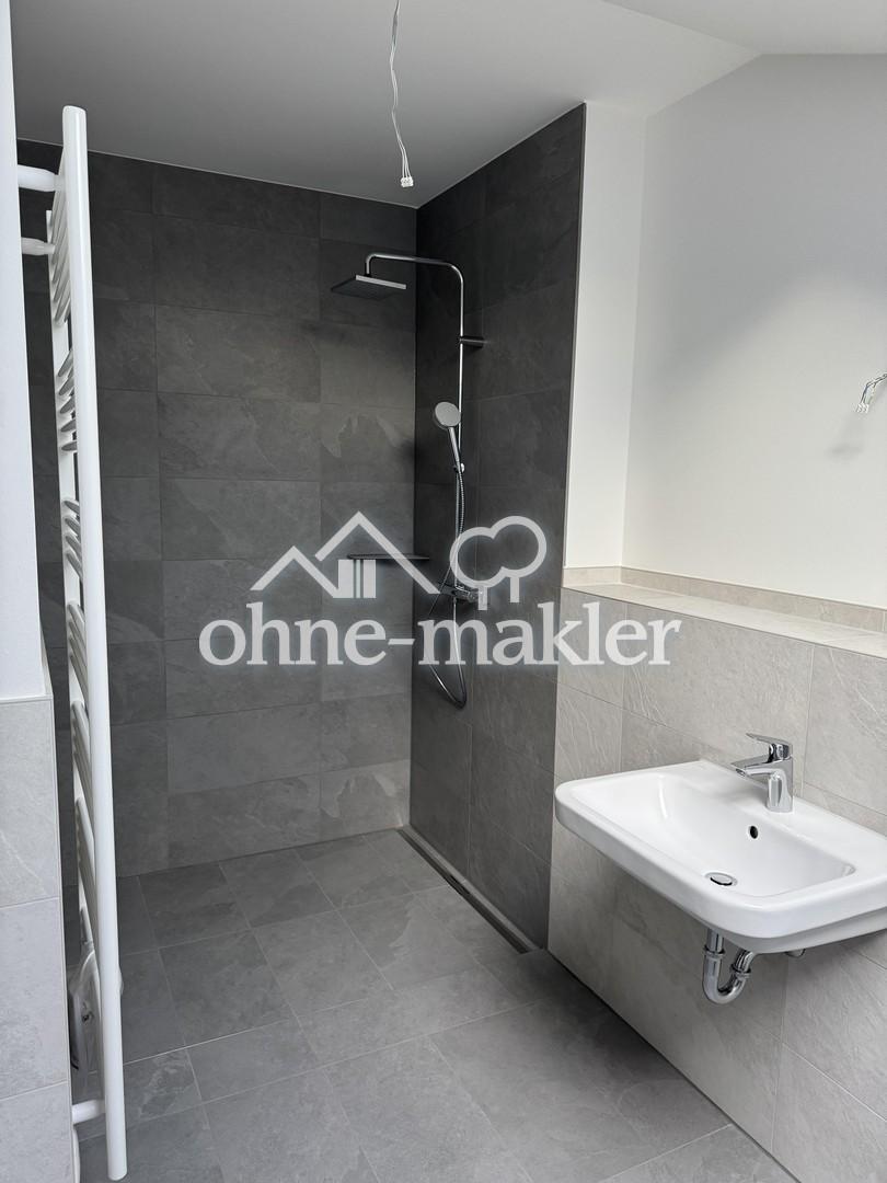 Helle 3-Zimmer Wohnung mit Einbauküche, großer Dusche, Balkon und Stellplatz - Photo 5
