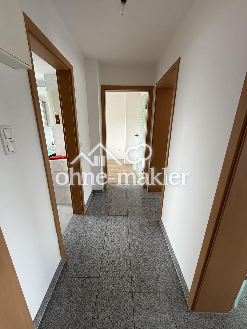 City Dachgeschosswohnung 2-Zimmer,schön hell,frisch renoviert,Garage,ab sofort - Photo 3