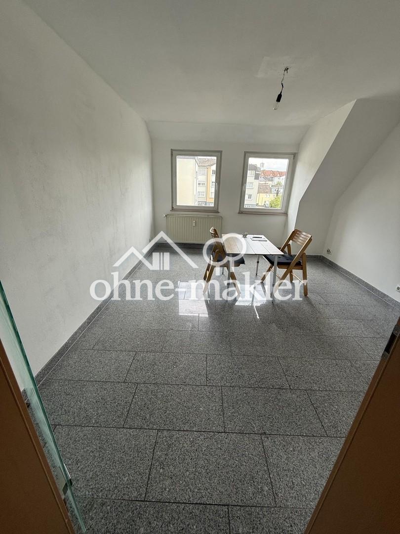 City Dachgeschosswohnung 2-Zimmer,schön hell,frisch renoviert,Garage,ab sofort - Photo 5