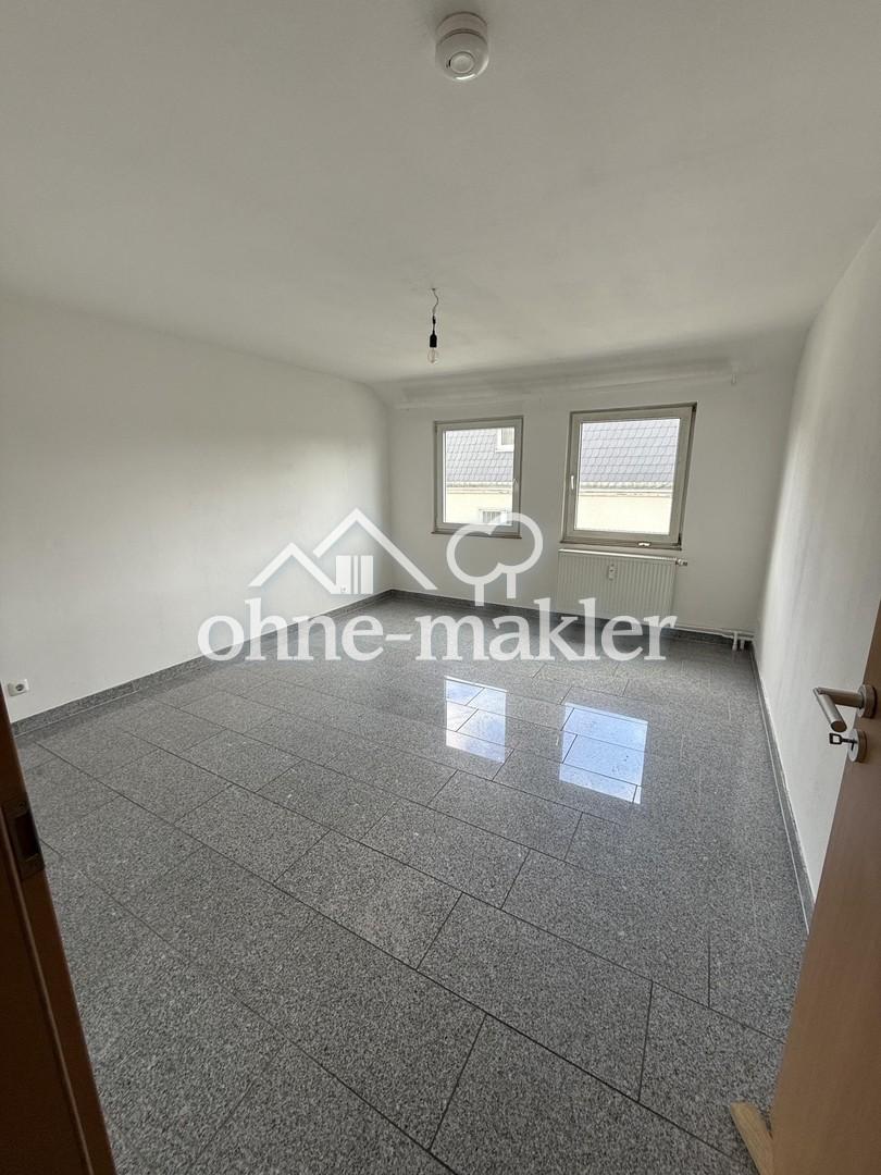 City Dachgeschosswohnung 2-Zimmer,schön hell,frisch renoviert,Garage,ab sofort - Photo 4