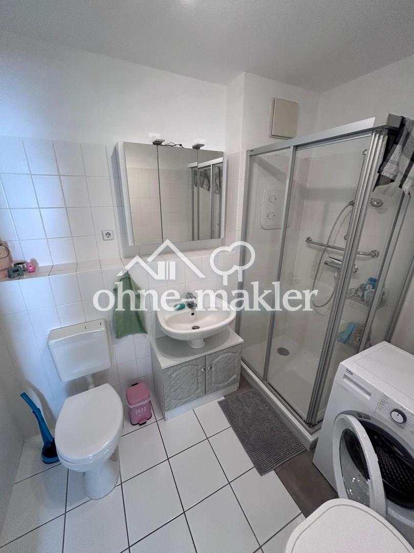 Frisch renovierte 2-Zimmer Wohnung/ Einbauküche/ bodentiefe Dusche/ bezugsfrei ab 01.09.2026 - Photo 3
