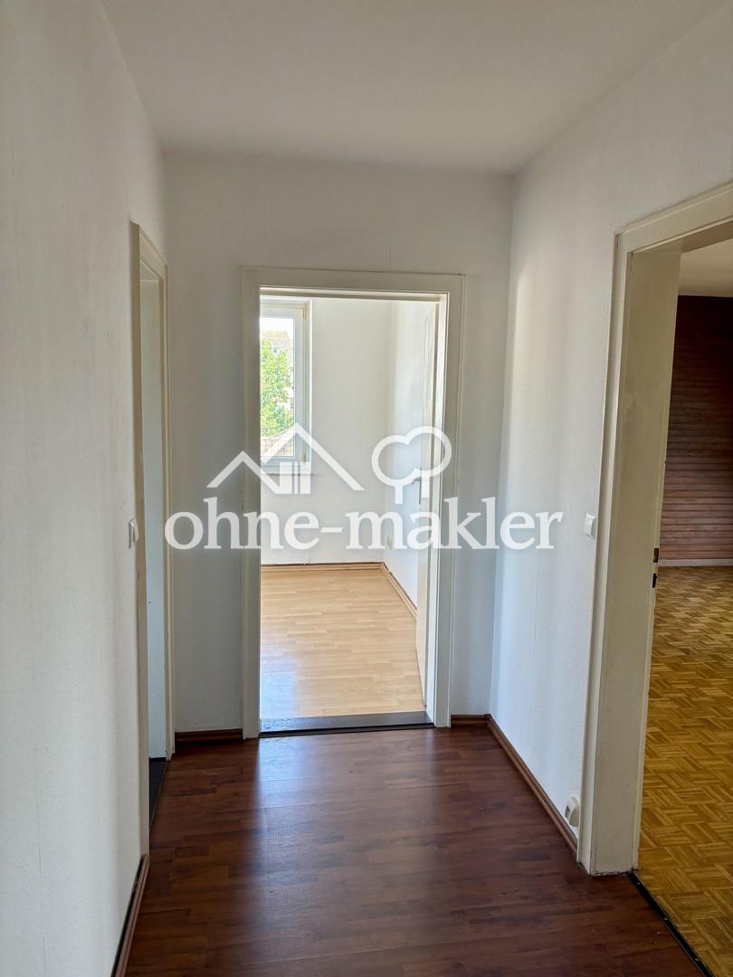 Gemütliche 3-Zimmer-Dachgeschosswohnung mit EBK in zentraler Lage – ab 01.09. frei - Photo 4
