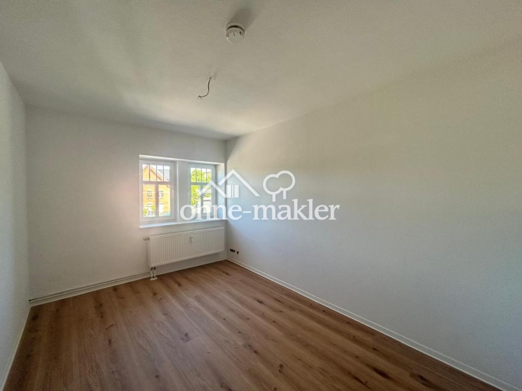 ***Helle 3-Raum-Dachgeschosswohnung mit offener Küche in Hohenstein-Ernstthal*** - Foto 1