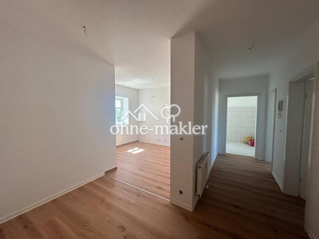 ***Helle 3-Raum-Dachgeschosswohnung mit offener Küche in Hohenstein-Ernstthal*** - Photo 4