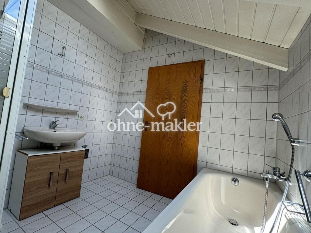 Charmante 3-Zimmer-Wohnung mit Sonnenbalkon in Cleebronn - Photo 5