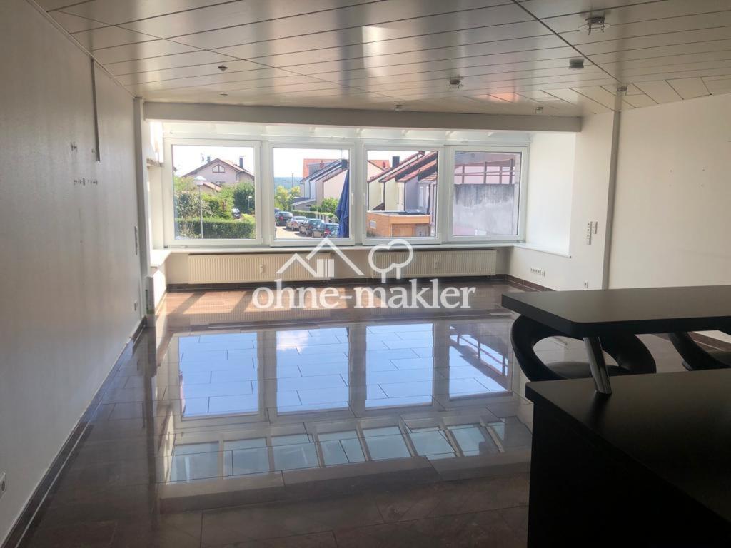 Exklusive, geräumige und gepflegte 2,5-Zimmer-Wohnung mit EBK in Reichenbach an der Fils - Photo 1