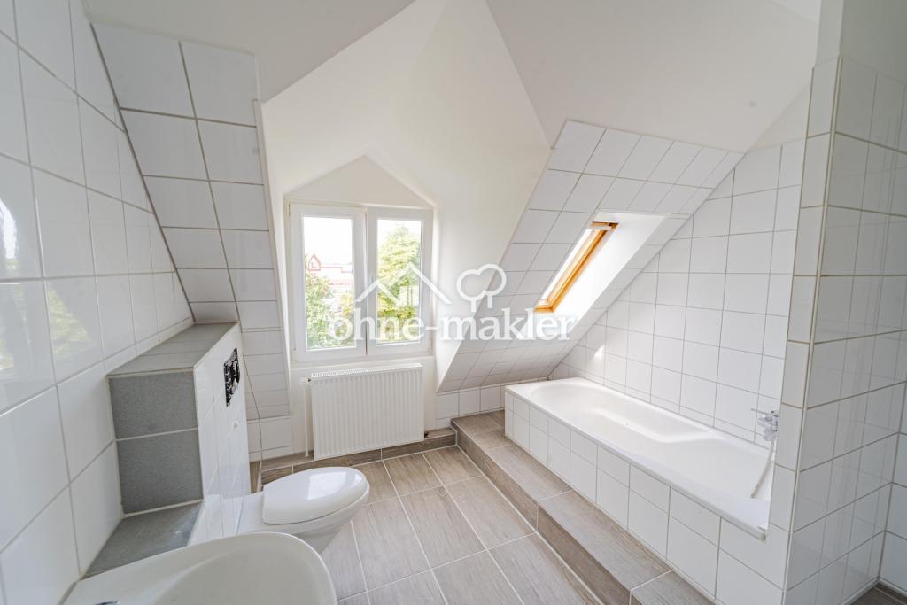 Altbautraum mit 110m² im DG, frisch renoviert, 4-Zimmer, mit neuer EBK und Gartennutzung - Photo 2