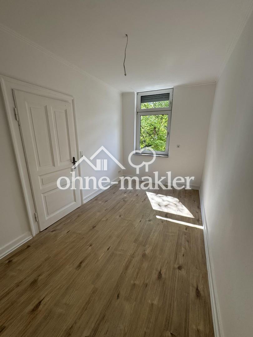 Hochwertig sanierte 4-Zimmer-Altbauwohnung mit EBK und Balkon in Bestlage des Johannesviertels - Photo 2