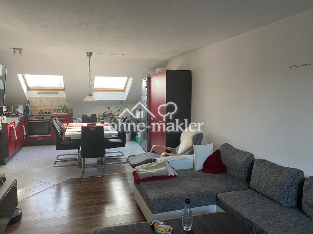Sehr gepflegte, schöne und lichtdurchflutete 3 Zimmer -Dachgeschoßwohnung zu vermieten! - Photo 2