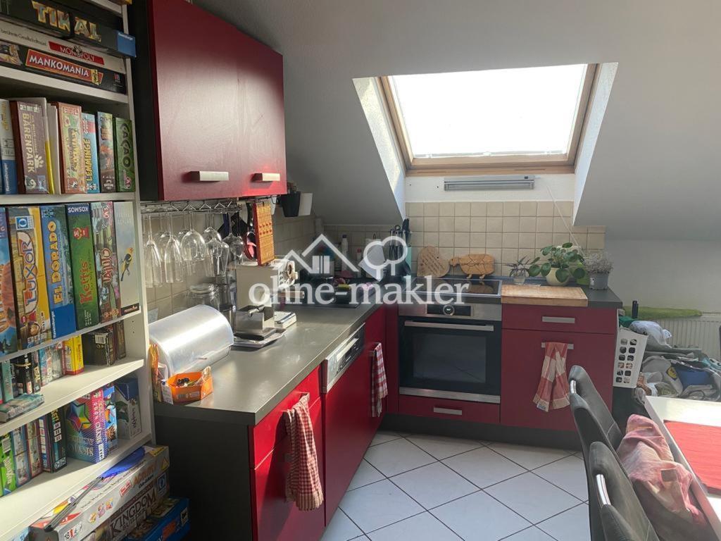 Sehr gepflegte, schöne und lichtdurchflutete 3 Zimmer -Dachgeschoßwohnung zu vermieten! - Photo 4