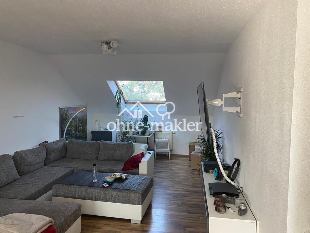 Sehr gepflegte, schöne und lichtdurchflutete 3 Zimmer -Dachgeschoßwohnung zu vermieten! - Photo 1