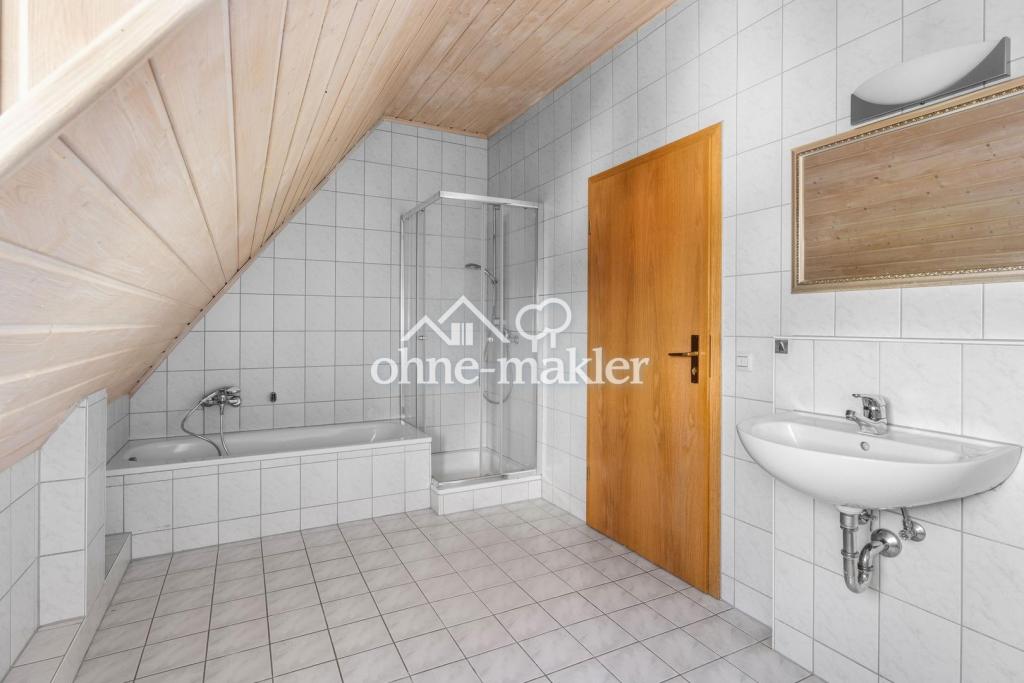 Helle 3-Zi.-Maisonette mit Empore, Balkon & Einbauküche in Schönebürg - Photo 2