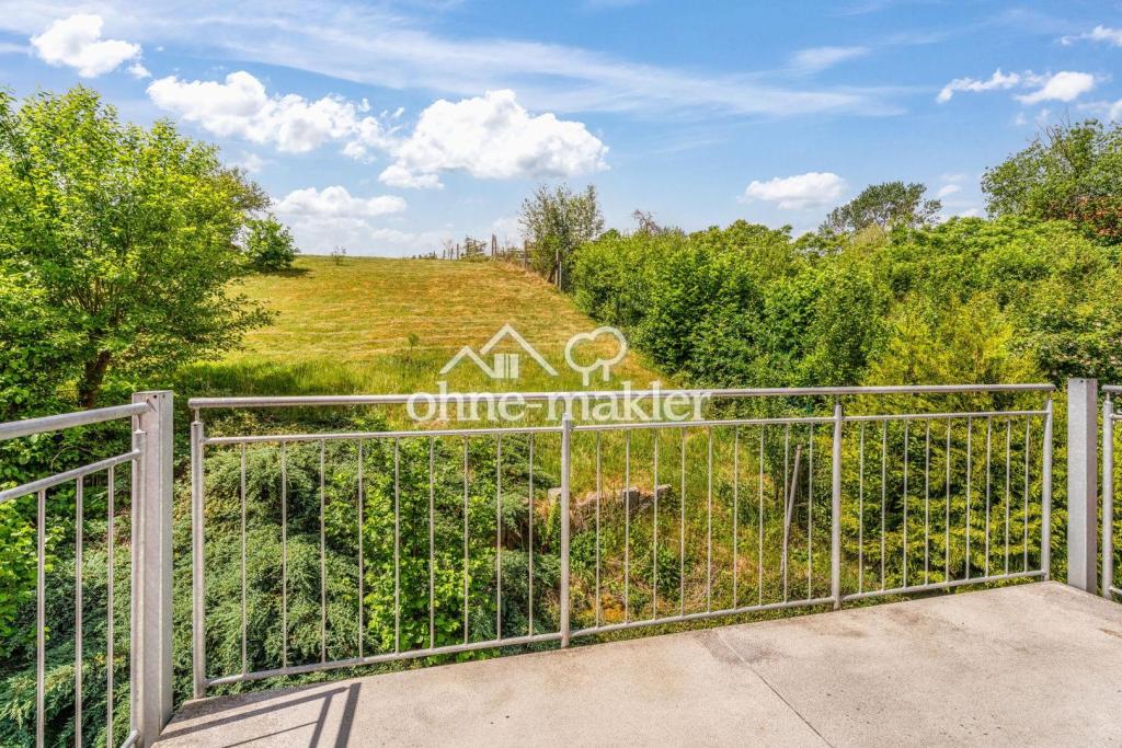 Helle 3-Zi.-Maisonette mit Empore, Balkon & Einbauküche in Schönebürg - Photo 4