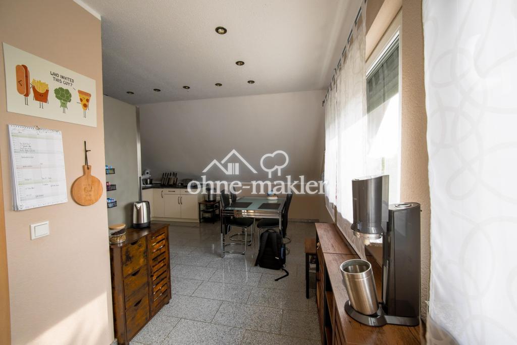 Außergewöhnliche 2-Zimmer-Dachgeschosswohnung mit Kamin, Vollbad, Balkon & ausgebautem Dachboden - Photo 5