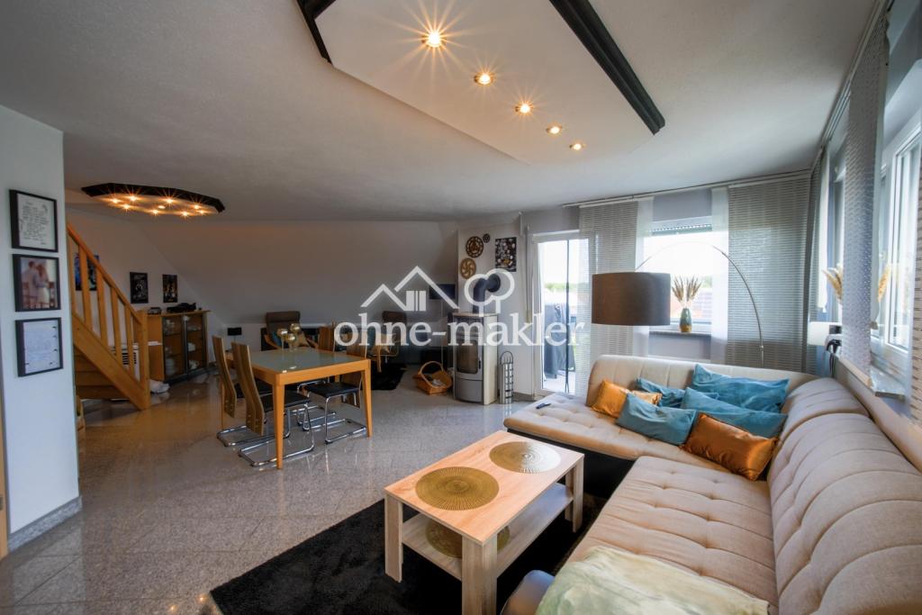 Außergewöhnliche 2-Zimmer-Dachgeschosswohnung mit Kamin, Vollbad, Balkon & ausgebautem Dachboden - Photo 2