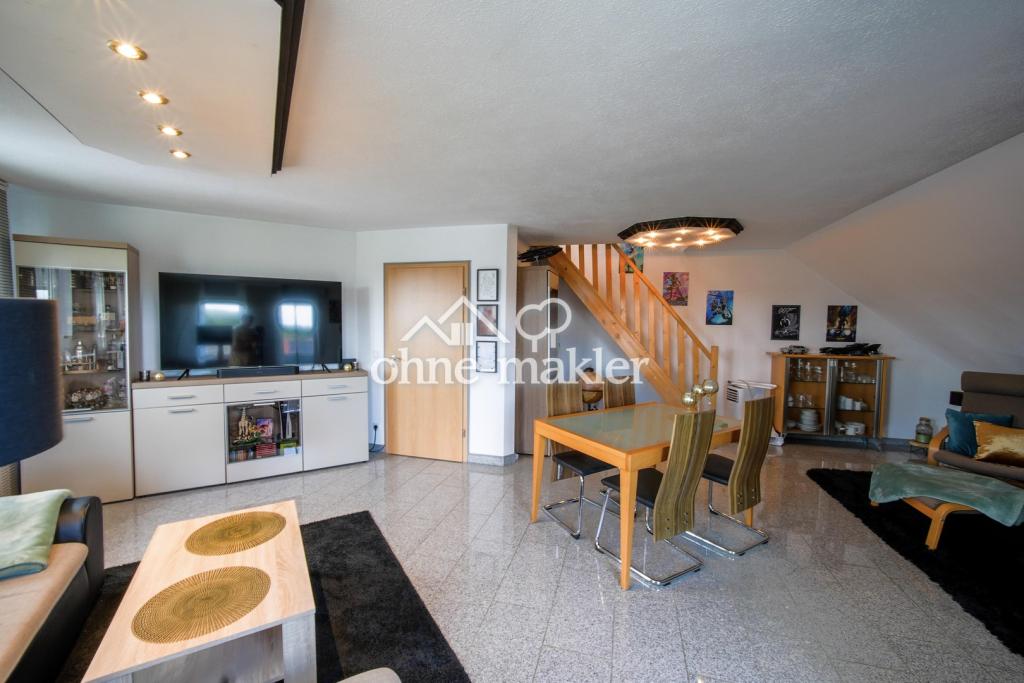 Außergewöhnliche 2-Zimmer-Dachgeschosswohnung mit Kamin, Vollbad, Balkon & ausgebautem Dachboden - Photo 1