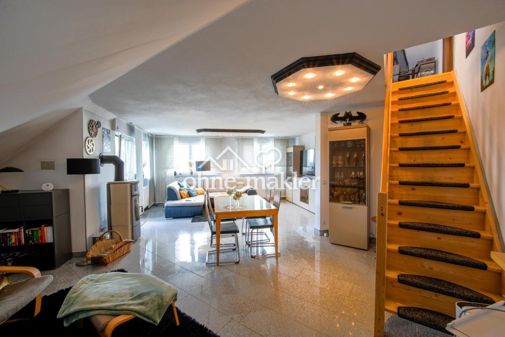Außergewöhnliche 2-Zimmer-Dachgeschosswohnung mit Kamin, Vollbad, Balkon & ausgebautem Dachboden - Photo 4