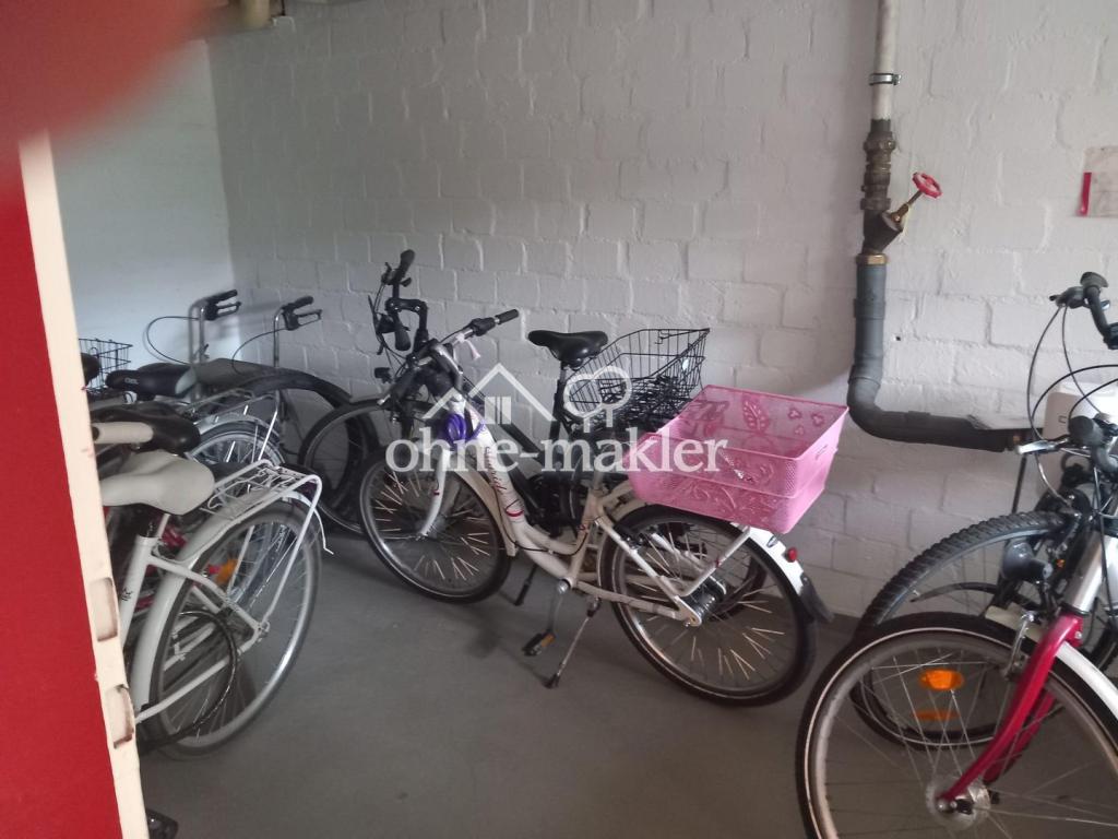 Frisch renovierte 3-Zimmer-Wohnung mit Deister-Blick, Balkon, Einbauküche & Fahrstuhl in Berenbostel - Photo 5