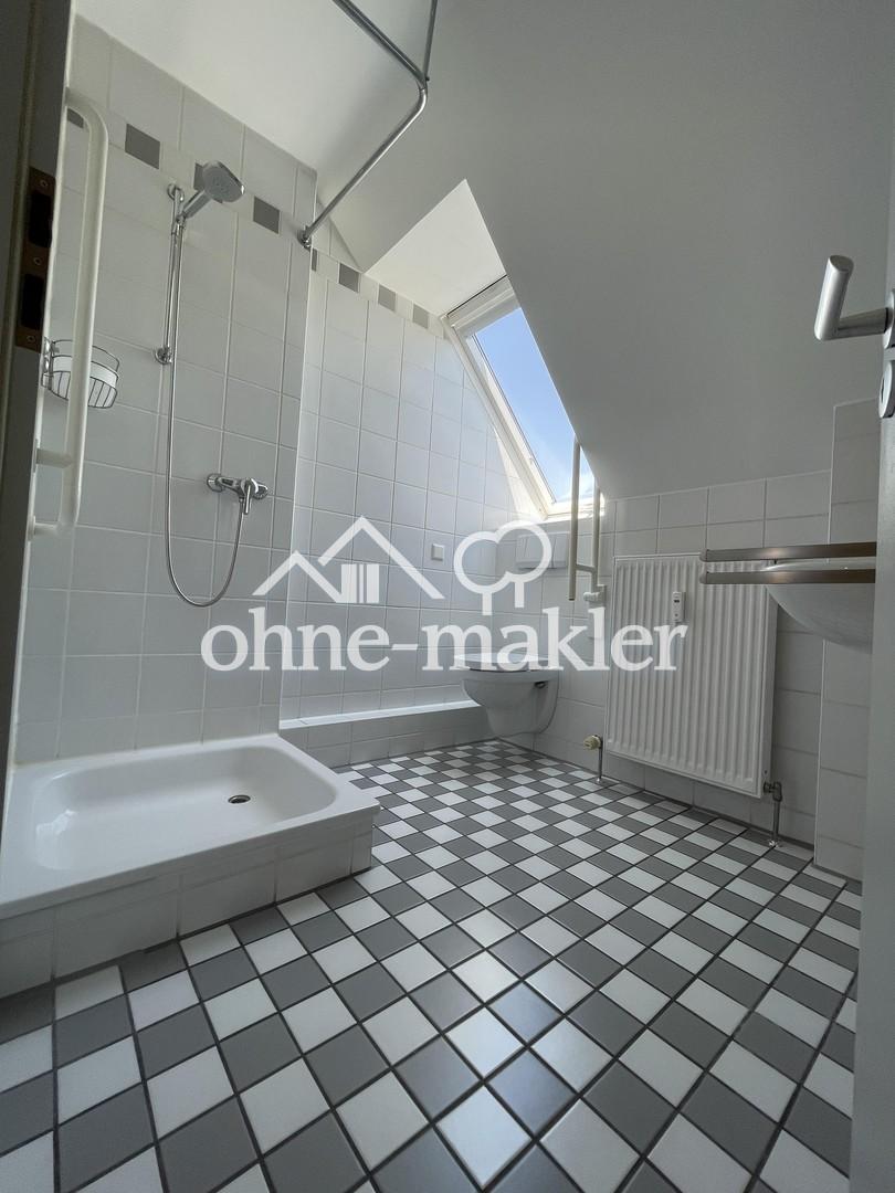 Helle, frisch renovierte Maisonettewohnung mit Süd-West-Balkon in ruhiger Lage - Photo 2
