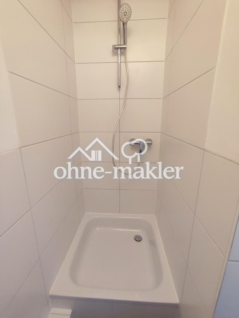 Erstbezug nach Sanierung: Helle 1,5 ZKB Souterrain in schönem Wohnumfeld - Photo 5
