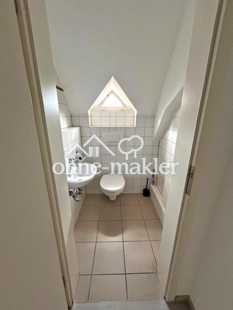 2-Zimmer-Dachwohnung mit EBK + saniertem Tageslichtbad zentral in Ubstadt - Photo 4