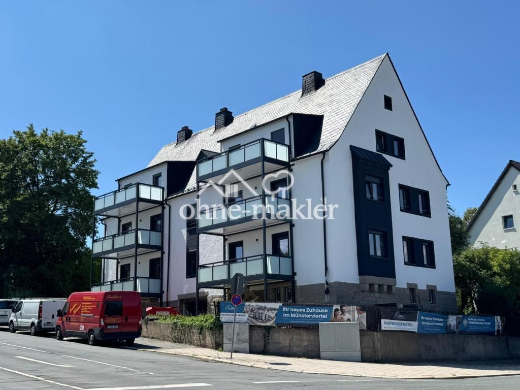 Erstbezug - Sanierte 3-Zimmer DG Wohnung mit Panoramablick - Foto 1
