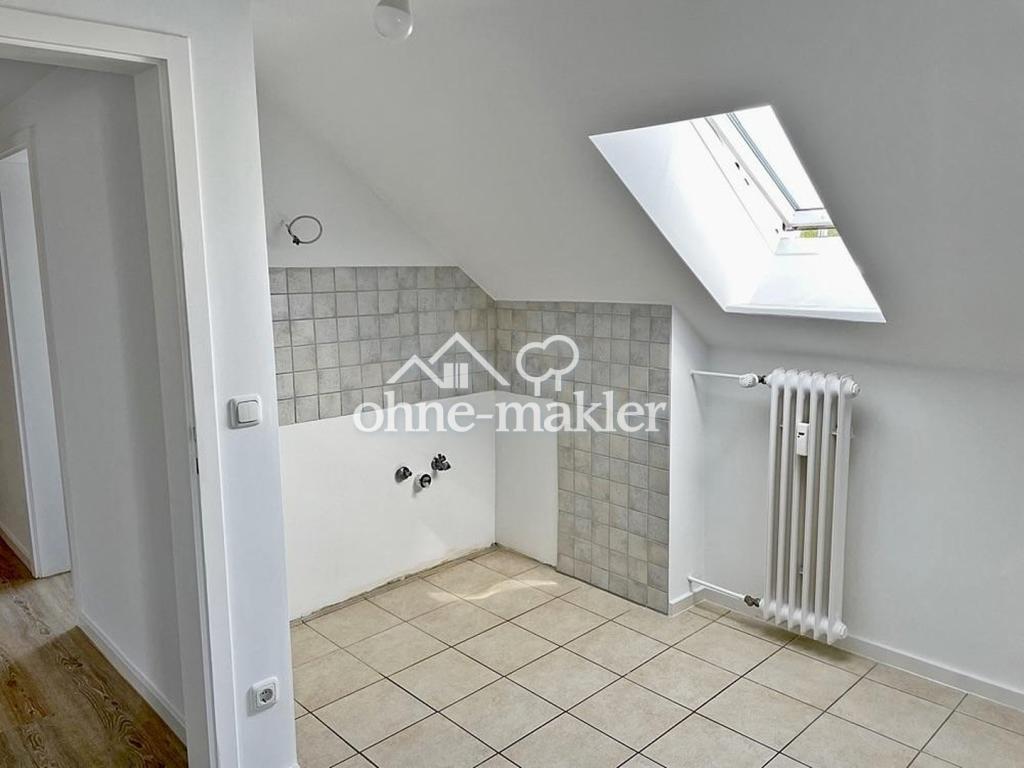 Helle 3-Zimmer-Dachgeschosswohnung mit Stellplatz und separatem Gartenanteil - Photo 1