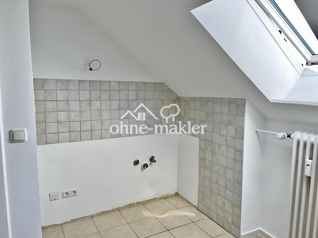 Helle 3-Zimmer-Dachgeschosswohnung mit Stellplatz und separatem Gartenanteil - Photo 3