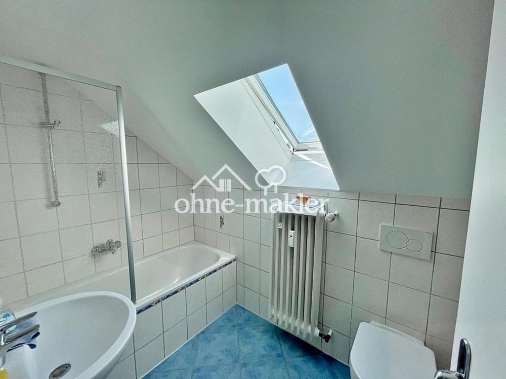 Helle 3-Zimmer-Dachgeschosswohnung mit Stellplatz und separatem Gartenanteil - Photo 2